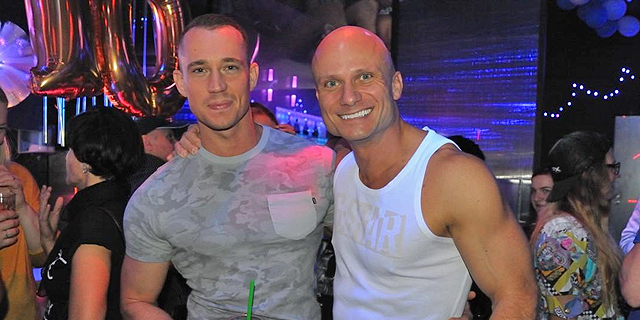 i am an older gay seeking a sex partner gay porn for ipod touch